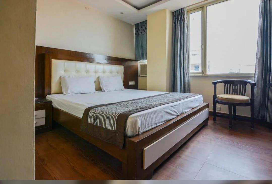 Hotel Opulence Pathankot Phòng bức ảnh