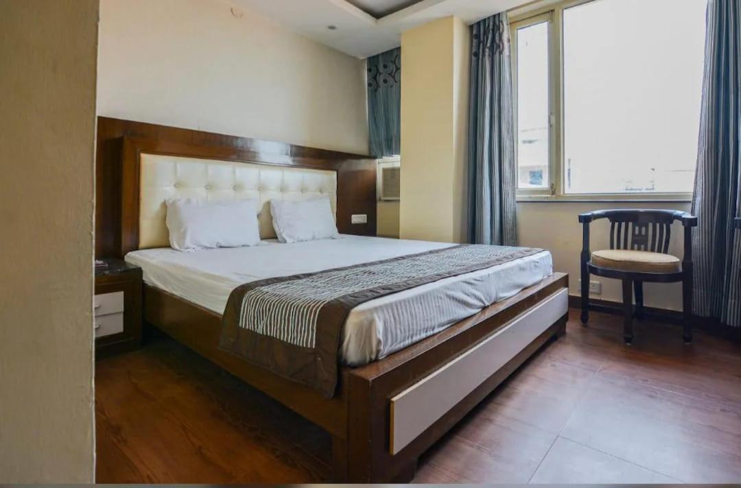 Hotel Opulence Pathankot Phòng bức ảnh