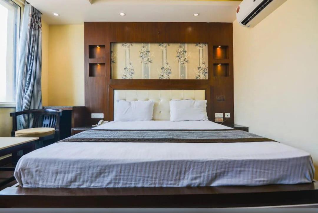 Hotel Opulence Pathankot Ngoại thất bức ảnh