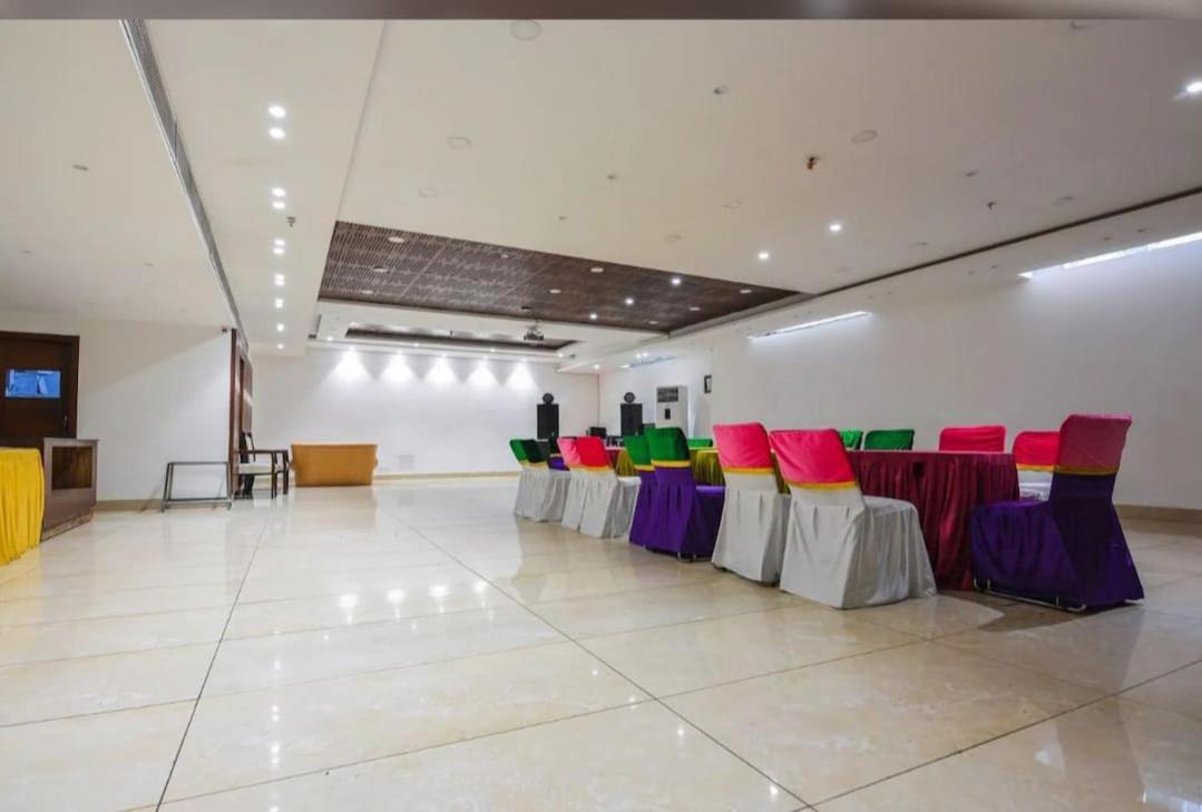 Hotel Opulence Pathankot Ngoại thất bức ảnh