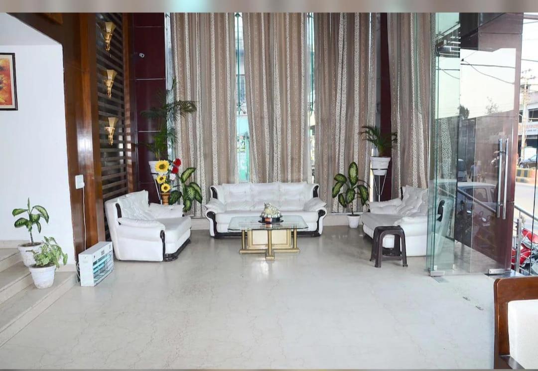 Hotel Opulence Pathankot Ngoại thất bức ảnh