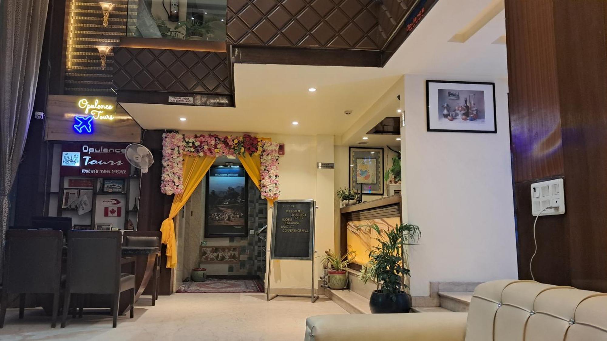 Hotel Opulence Pathankot Ngoại thất bức ảnh